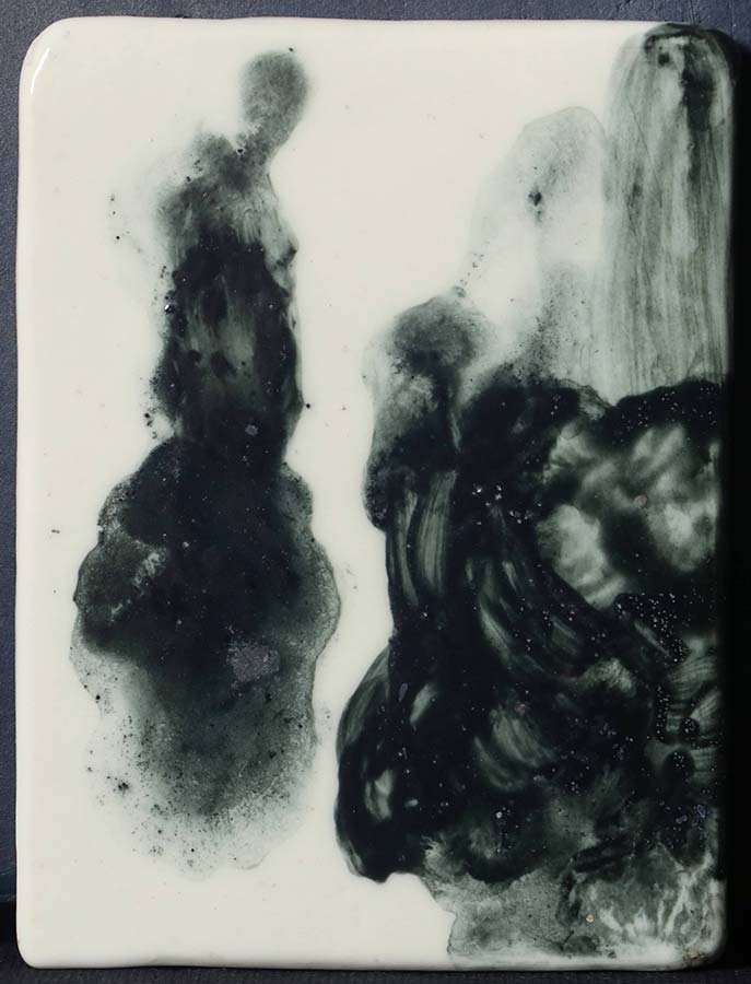 NP Réveillard, tableau « Bilocation » // 10 x 8cm // Oxyde métallique sur porcelaine, émail ∼ Metallic oxydes on porcelain, glaze // 2017, Saint-Amand-en-Puisaye.