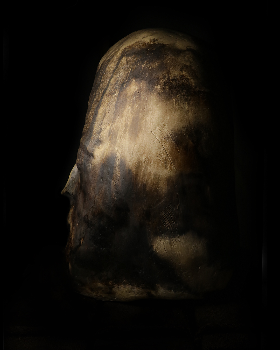 Nicolas-Pierre Réveillard, sculpture « Je t’aime » ∼ « I love you » // H: 86 cm // Grès, sigillées (cuisson bois), bois, corde, pluie ∼ Stoneware, sigillated (wood kiln), wood, rope, rain // 2018/2021 (4)